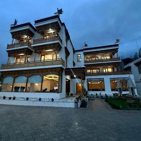 Lha-Zes Hotel เลห์ ภายนอก รูปภาพ