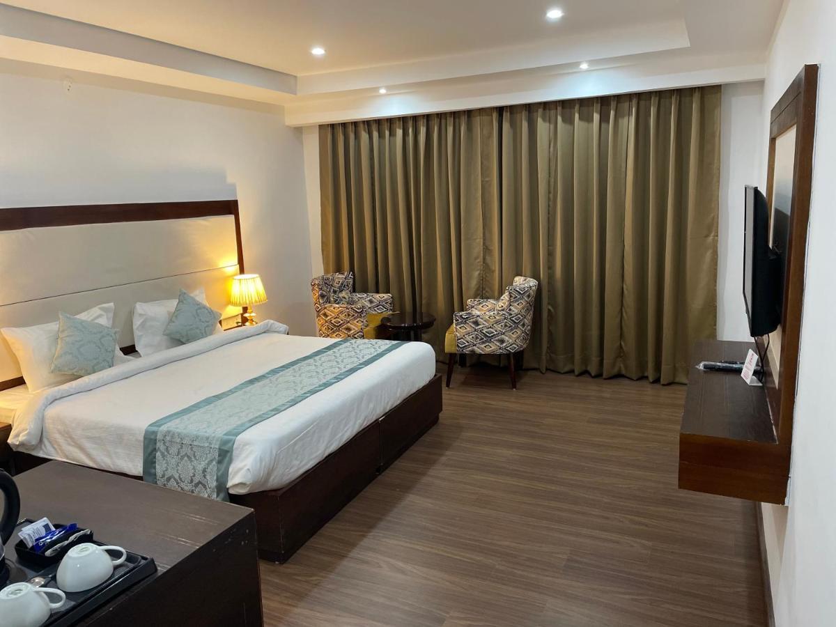Lha-Zes Hotel เลห์ ภายนอก รูปภาพ
