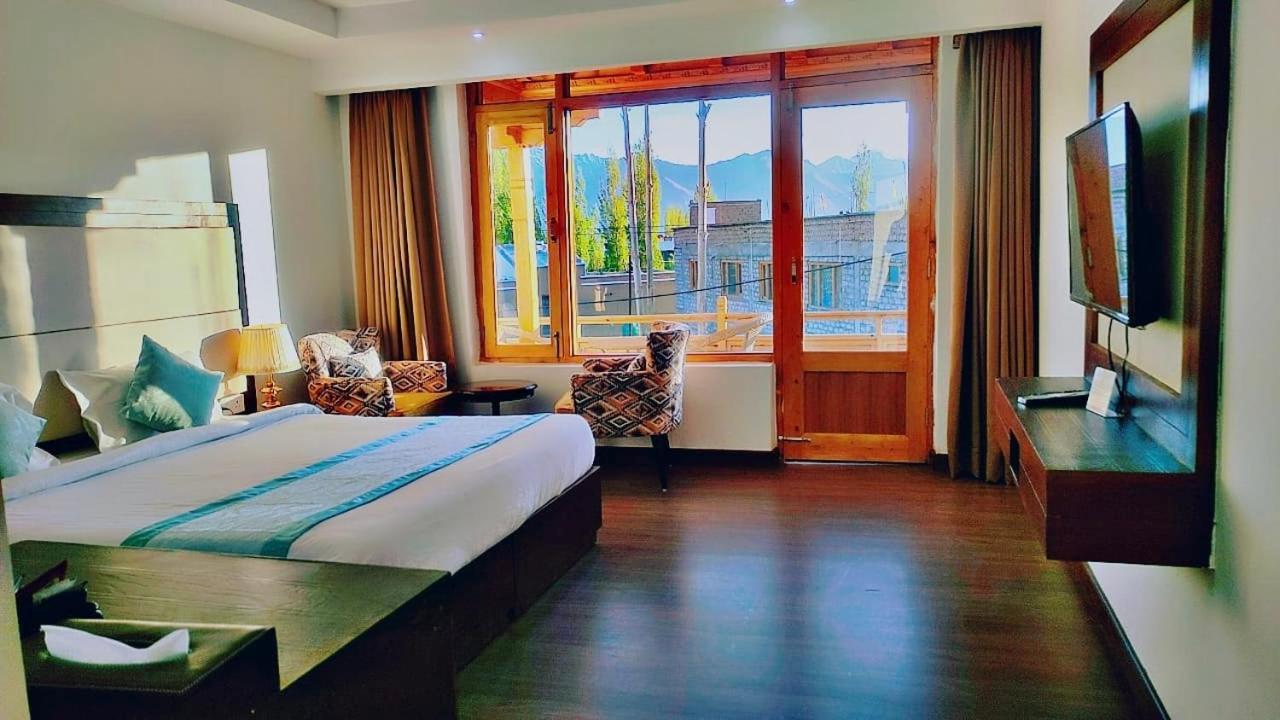 Lha-Zes Hotel เลห์ ภายนอก รูปภาพ