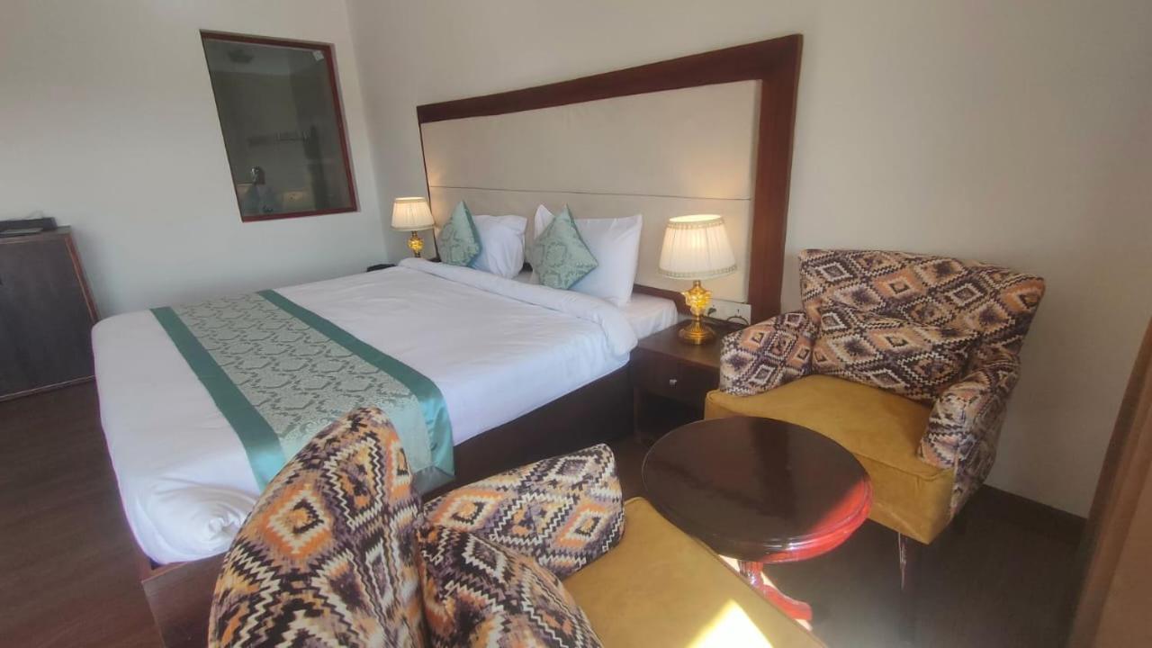 Lha-Zes Hotel เลห์ ภายนอก รูปภาพ