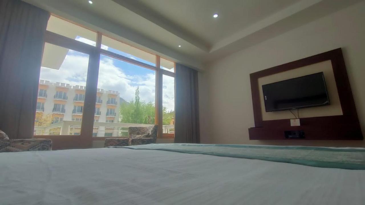 Lha-Zes Hotel เลห์ ภายนอก รูปภาพ