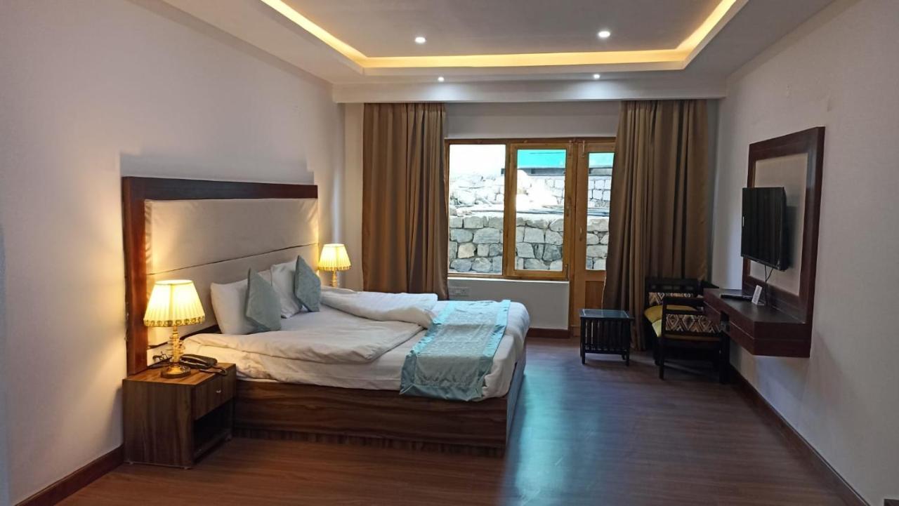 Lha-Zes Hotel เลห์ ภายนอก รูปภาพ