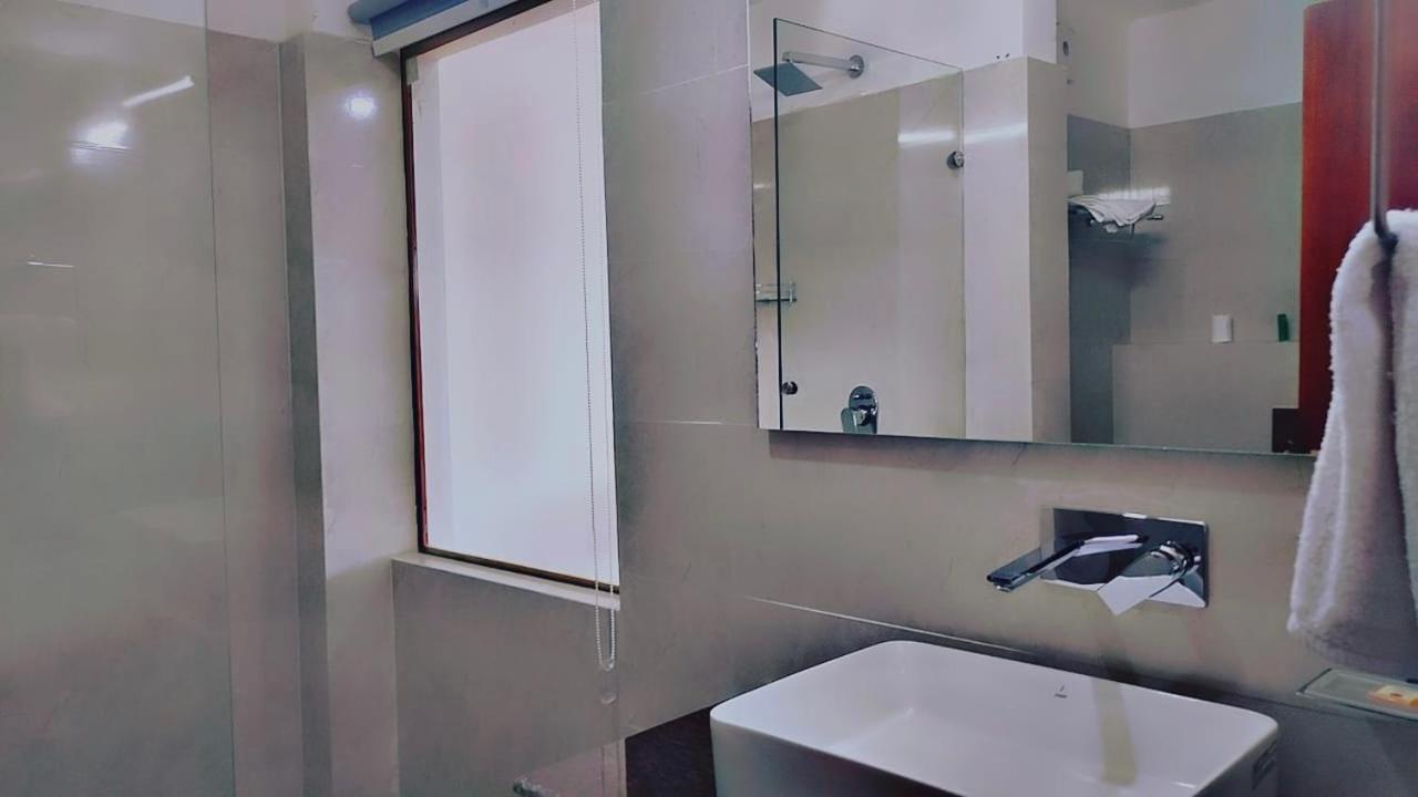 Lha-Zes Hotel เลห์ ภายนอก รูปภาพ