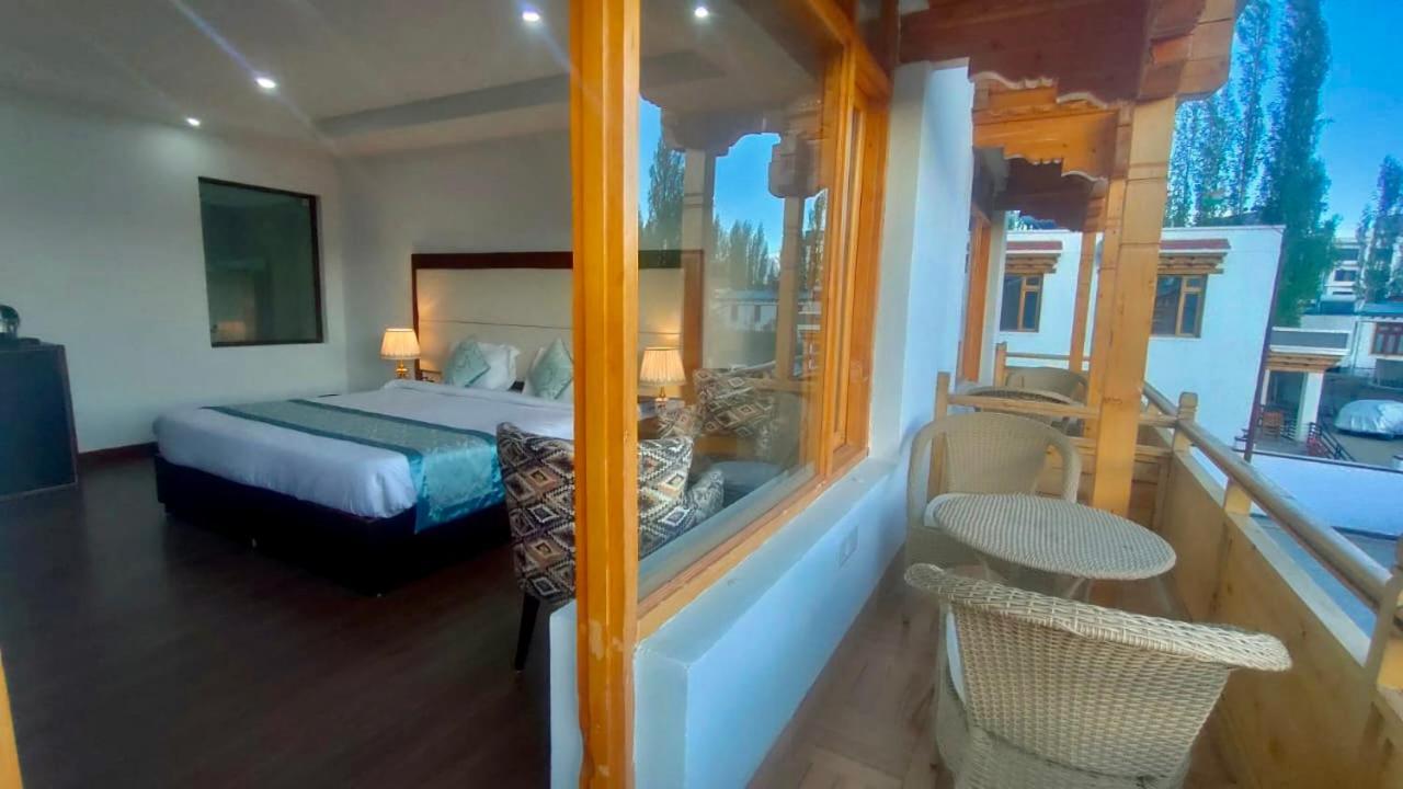 Lha-Zes Hotel เลห์ ภายนอก รูปภาพ