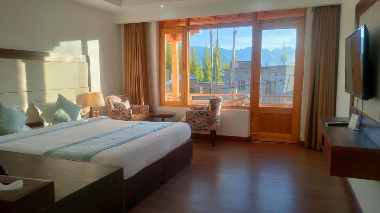 Lha-Zes Hotel เลห์ ภายนอก รูปภาพ
