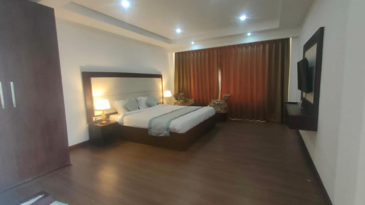 Lha-Zes Hotel เลห์ ภายนอก รูปภาพ