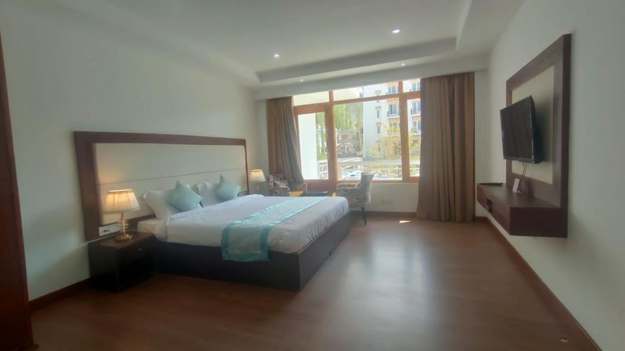Lha-Zes Hotel เลห์ ภายนอก รูปภาพ