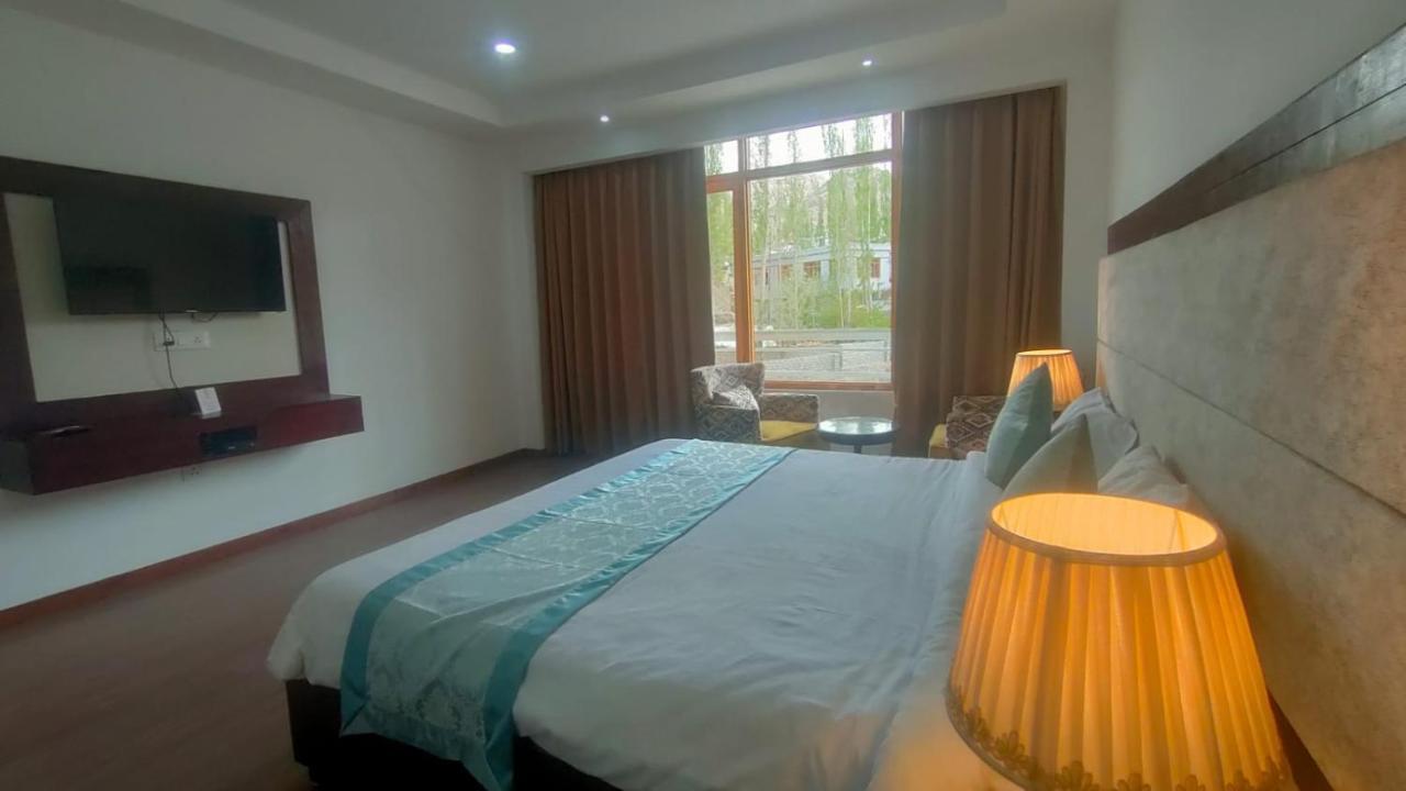 Lha-Zes Hotel เลห์ ภายนอก รูปภาพ
