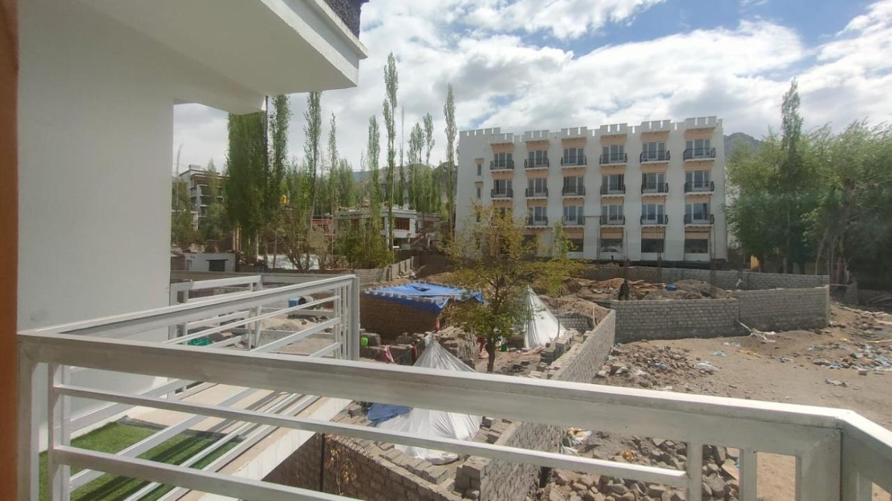 Lha-Zes Hotel เลห์ ภายนอก รูปภาพ