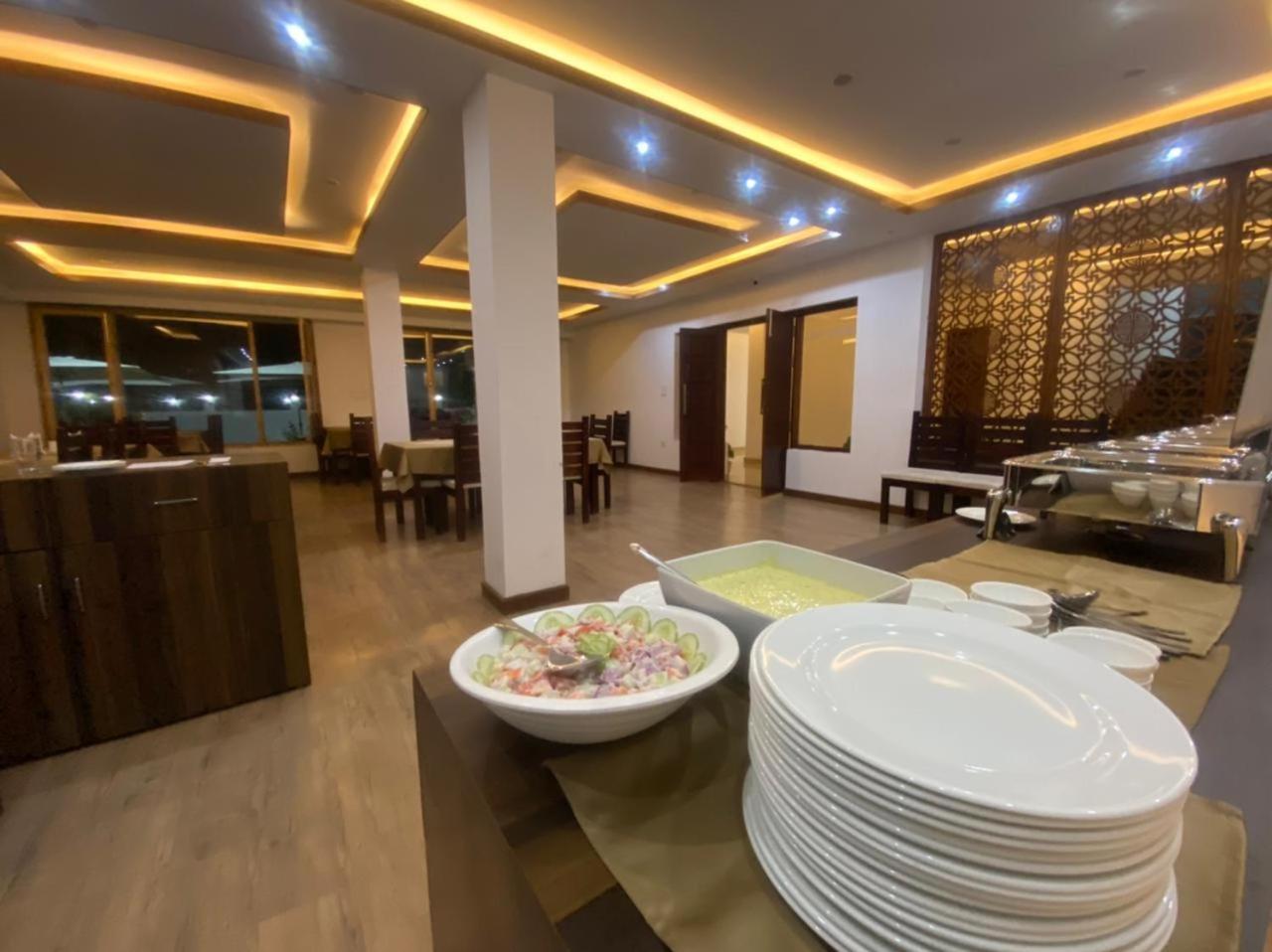 Lha-Zes Hotel เลห์ ภายนอก รูปภาพ
