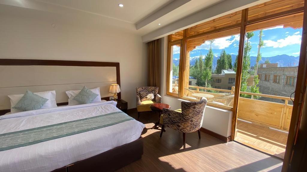 Lha-Zes Hotel เลห์ ภายนอก รูปภาพ