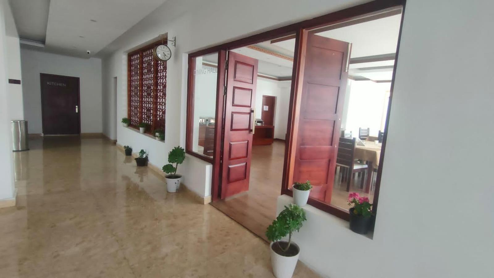 Lha-Zes Hotel เลห์ ภายนอก รูปภาพ