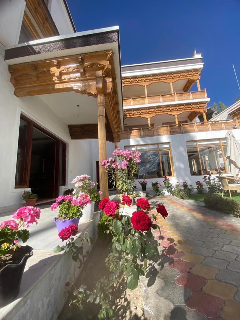 Lha-Zes Hotel เลห์ ภายนอก รูปภาพ
