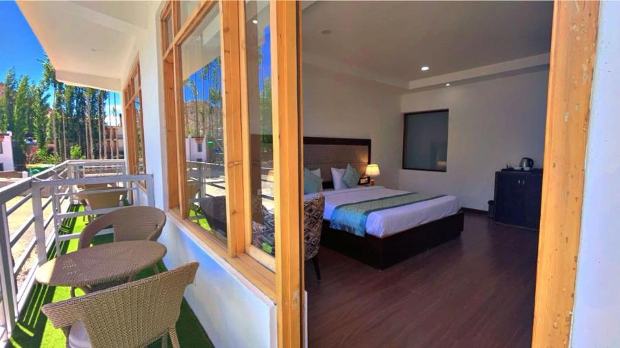 Lha-Zes Hotel เลห์ ภายนอก รูปภาพ