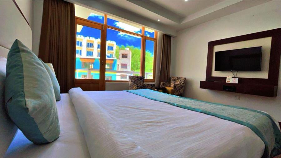 Lha-Zes Hotel เลห์ ภายนอก รูปภาพ