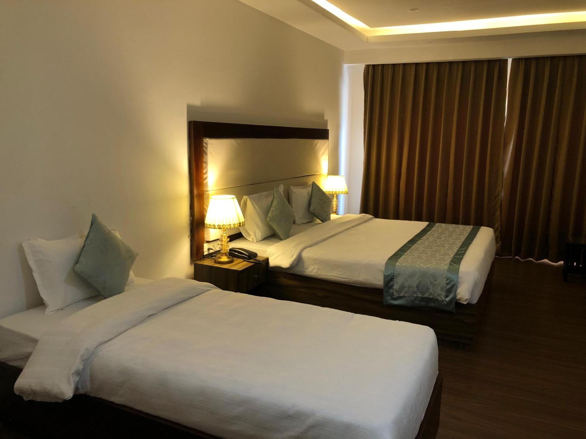 Lha-Zes Hotel เลห์ ภายนอก รูปภาพ